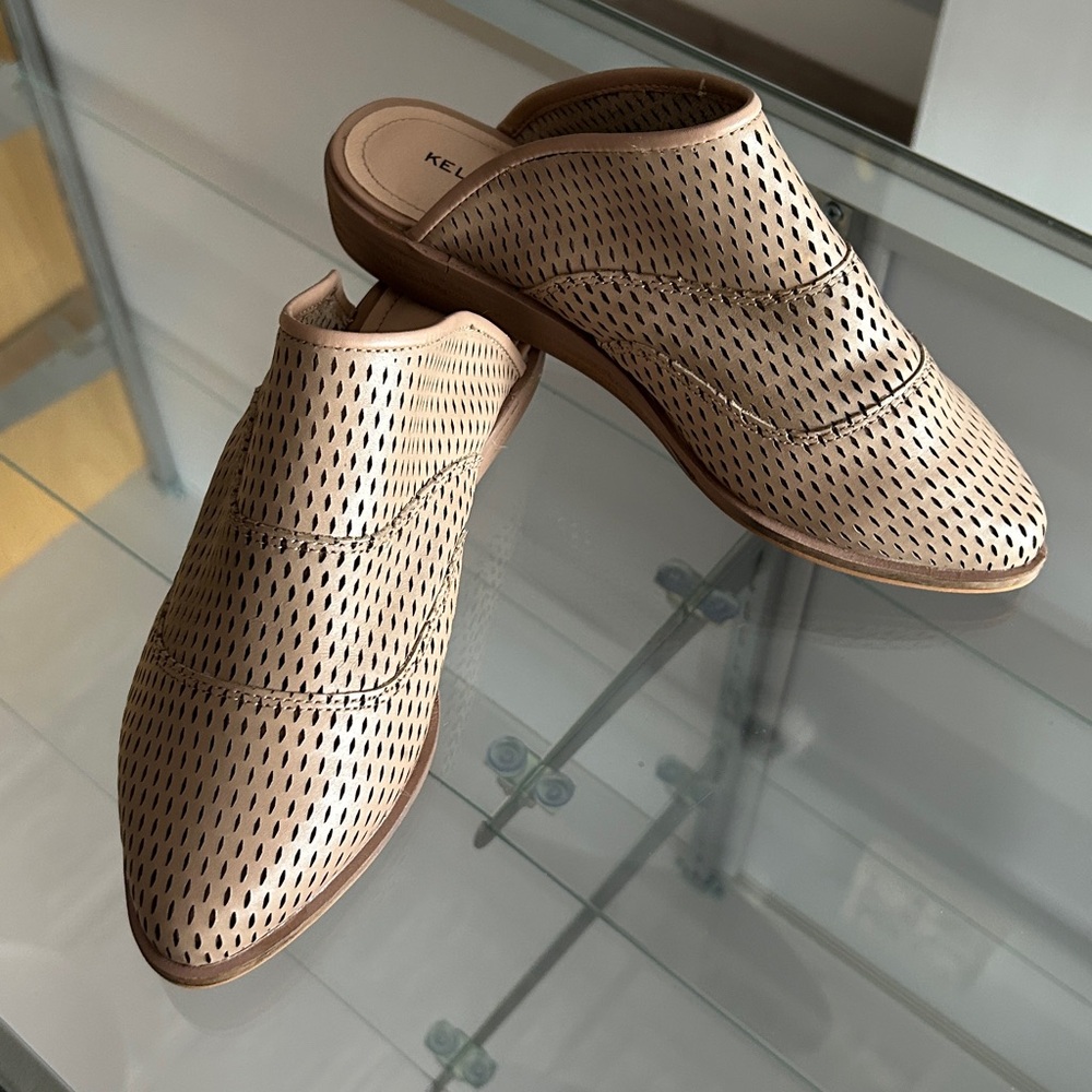 Kelsi Dagger Mules Size 6